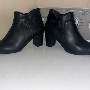 Giani Bernini Women's Artemyss Memory Foam Block Heel Dress Booties.